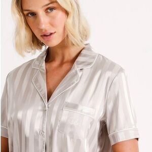 Vantage TJE by Mervins Light Silver Striped Short-Sleeve Satin Button-Down Shirt